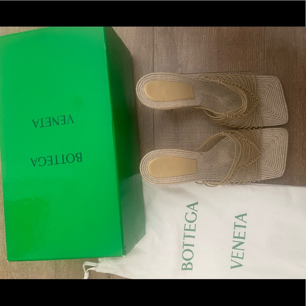 Botega Veneta Cindy Elastic strap sandal size 39